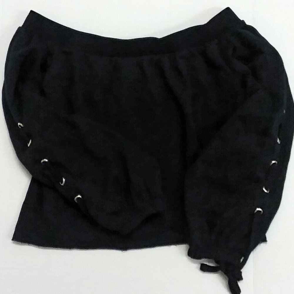 🎉10 for $10🎉New Romeo & Juliet Couture Crop Top